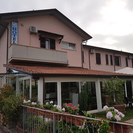 Hotel Patrizia Marina di Massa Εξωτερικό φωτογραφία