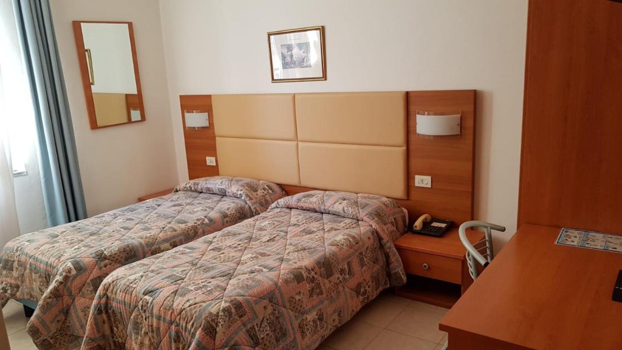 Hotel Patrizia Marina di Massa Εξωτερικό φωτογραφία